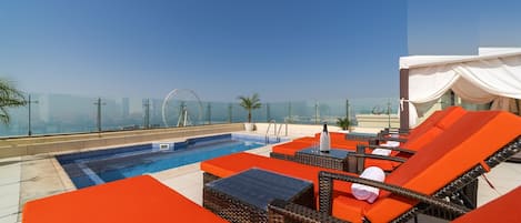 Private pool terrace- full sea view and Dubai Eye!