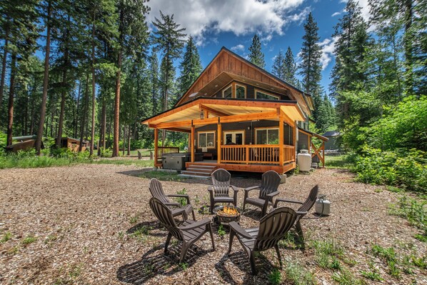 Outdoor covered dining and hot tub space