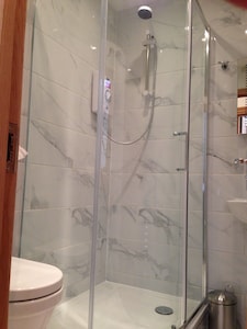Luxurious Top Royal Mile 2 bedroom 2 shower room 