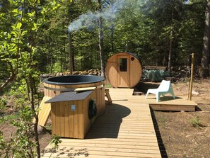Outdoor spa tub