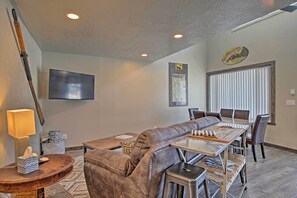 Living Room | Free WiFi | Satellite TV | Central Heat