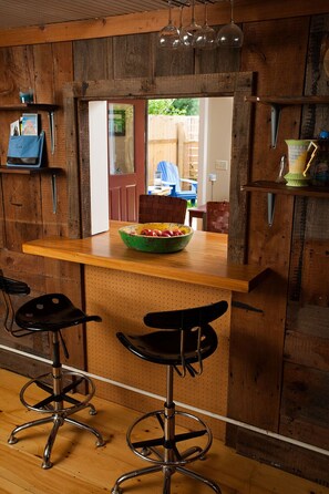 Kitchen island pass thru, perfect spot for a quick breakfast. 