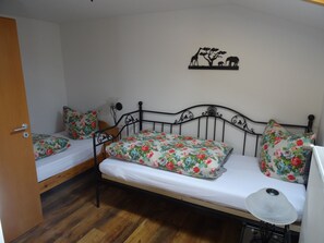 Ferienwohnung Anna für 4 Personen, 2 Schlafzimmer, Küchenzeile, Bad, 72 qm-Schlafzimmer 2