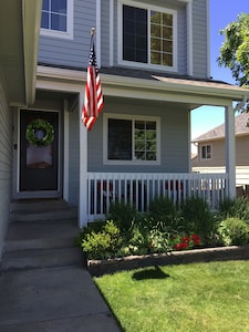 Designer Pottery Barn Home w/ Pikes Peak Views! Hiking, USAFA, Garden of Gods