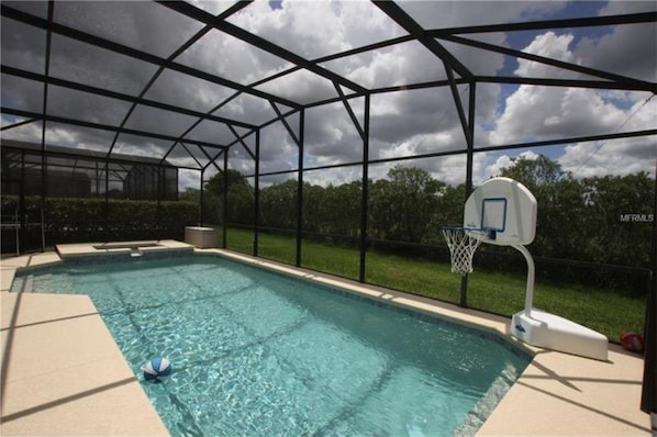 Full Pool with Water Basketball Hoop