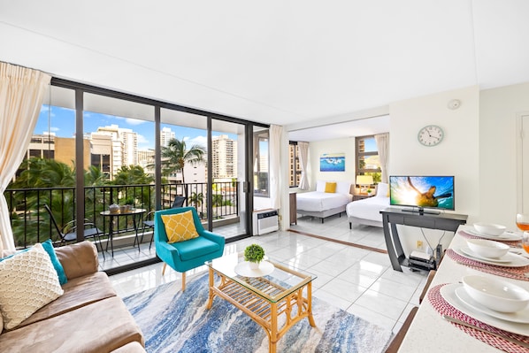 Living room with an open floor plan, fully equipped kitchen and a balcony!