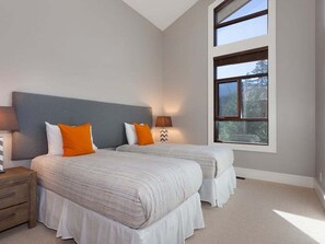 2nd bedroom: Two twin beds (king option)