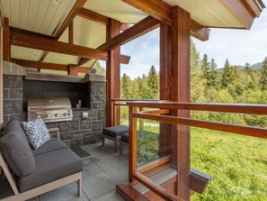 Private balcony: BBQ facilities, Forest view