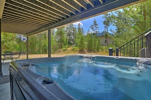 Patio | Private Hot Tub | Gas Grill | Basketball Hoop