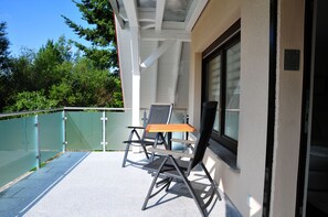 Balkon mit Möbeln