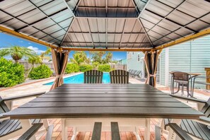 Pool deck