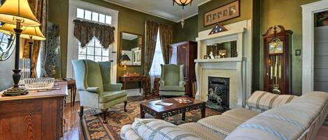 Transport back in time at this historic Raleigh vacation rental apartment!