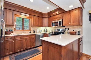 SUMMIT1_KITCHEN1