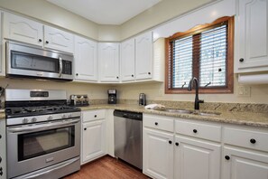 BW4_Kitchen1_med