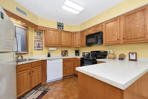 C302_Kitchen_med