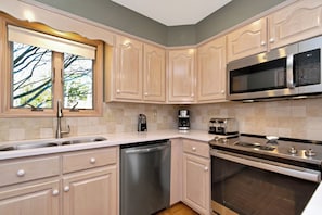 BEECH1_Kitchen2