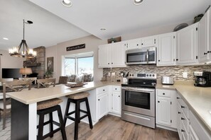 R2_Kitchen2_med