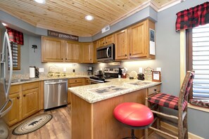 JUN6_Kitchen1_med