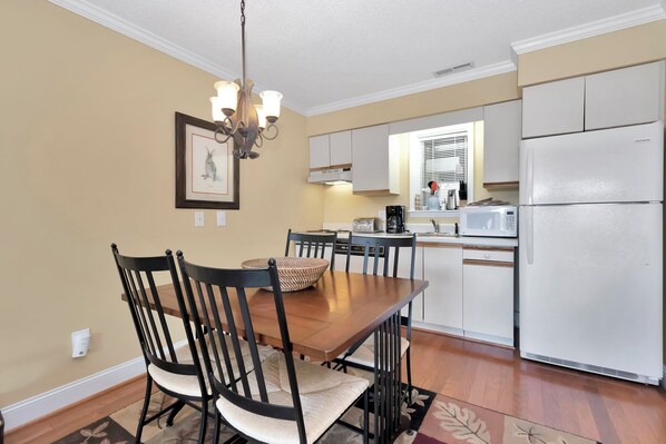 WR303_Kitchen1_med