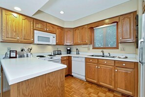 CYPRESS2_Kitchen1