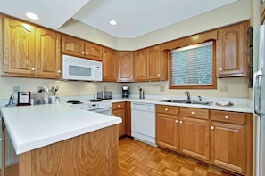 CYPRESS2_Kitchen1