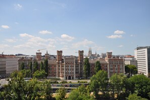 Skyflats Ring View to the Rossauer Kaserne.