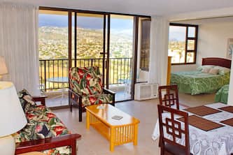 Waikiki Banyan T2 on 29th floor - breath taking views!! FREE parking included