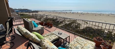 Hear the waves from the spacious deck!