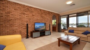 Loungeroom with amazing views 