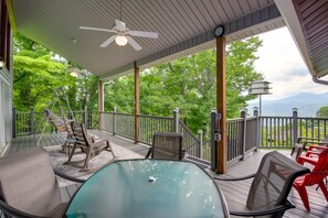 Covered Porch | Mountain Views