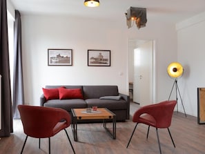 Ohlerich Speicher App. 31 - Blick auf den Wohnbereich mit alter Schütte