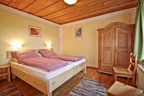 Ferienwohnung Sonnenseite mit 2 sep. Schlafzimmer-Schlafzimmer