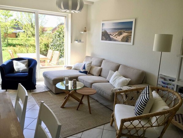 kombi. Wohn-/Esszimmer mit Terrassenzugang