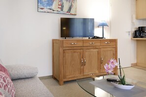 Schwarzer Bär Whg. Bär 01 - Blick vom Sofa auf den TV