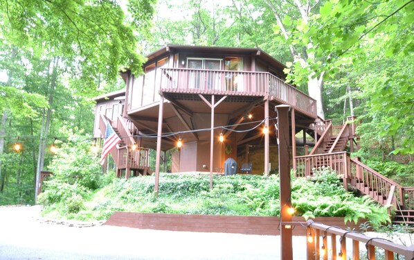 Create fond Smoky Mtn. memories in a boutique home just outside Bryson City, NC