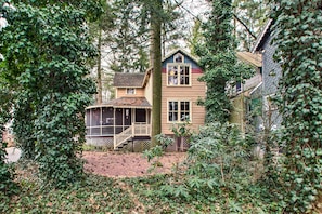 Exterior | Screened-In Porch | Walkable Location