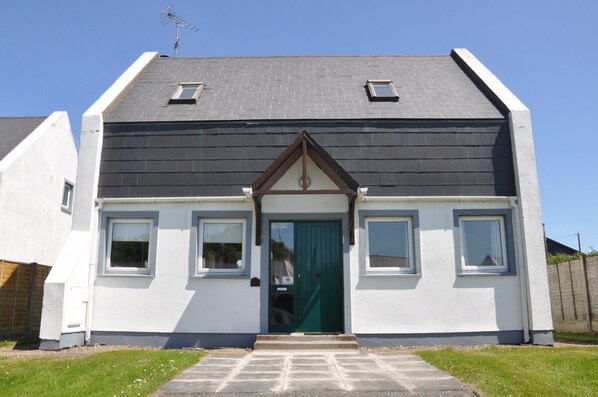 Glenbeg Point Holiday Home, Seaside Holiday Accommodation Available near Courtown and Ardamine 