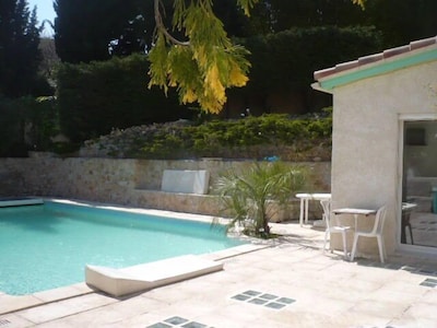 In villa beautiful duplex in edge of swimming pool / garden 4 adults + garage full center