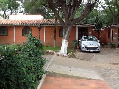 Bungalows acogedor y hermoso con terraza y piscina !!!