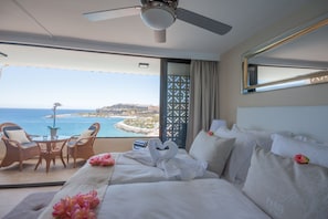 A comfortable king size bed with a view. What more can you want...