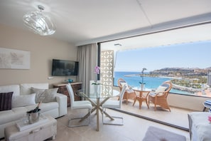 Beautiful Luxury Apartment on the beach with a panoramic sea view 