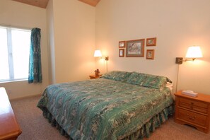 Bedroom 1 - King bed