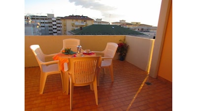 Quiet Condo Lido dei Pini - Close to the Beach - Aircondo - Private Parking