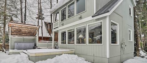 Girdwood Vacation Rental | 1BR | 2BA | 2-Story Cabin