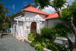Come in and enjoy your island home...