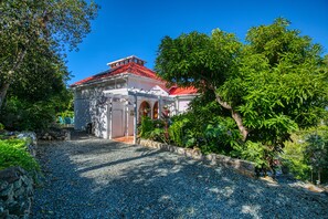 Welcome to Villa Mangaade, we're so glad you're here!