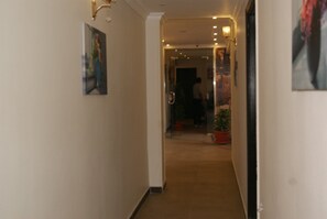 Interni