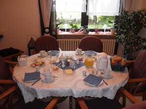 Frühstückstisch
