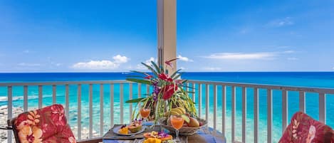 Private lanai with teak furniture, ceiling fan and retractable sun shade