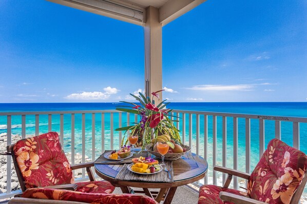 Private lanai with teak furniture, ceiling fan and retractable sun shade